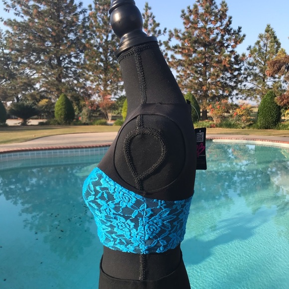 2B Bebe Crop Top - Picture 2 of 5